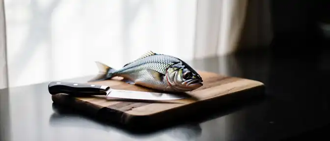 Секрет здоровья в доступной рыбе: как обычная скумбрия заменяет сложную диету