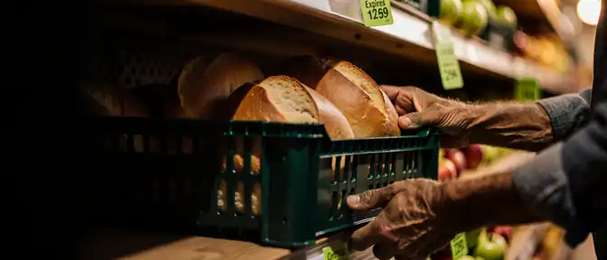 Продукты с коротким сроком — в добрые руки: в Госдуме предложили внедрить систему фудшеринга