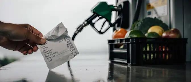 Экономика на качелях: инфляция замедлилась, но топливо и продукты снова тянут цены вверх