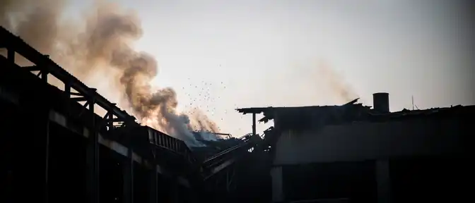 Пожар на заводе в Запорожье поставил под удар производство знаменитой водки «Хортица